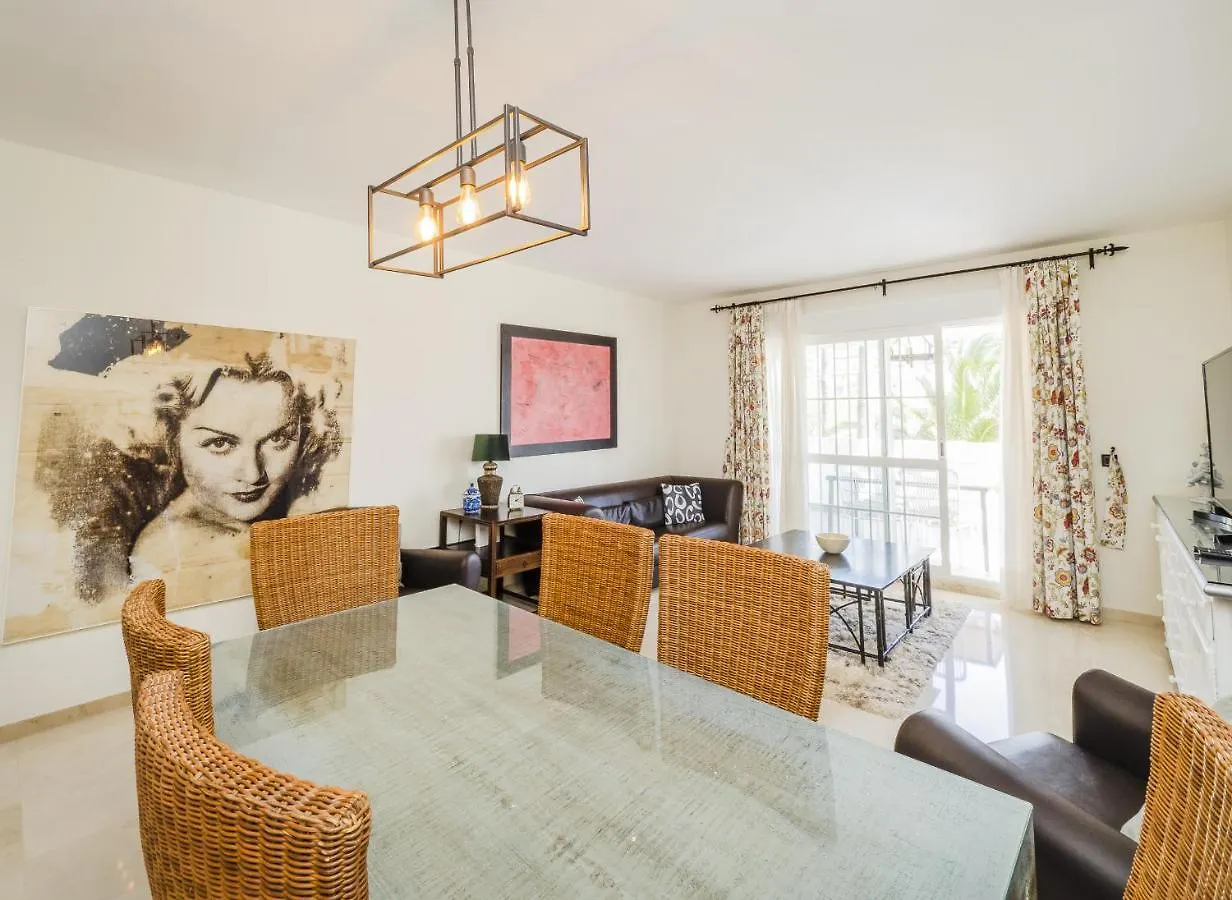 Cubo'S Firstline Marbella Luxury Apartment Parking