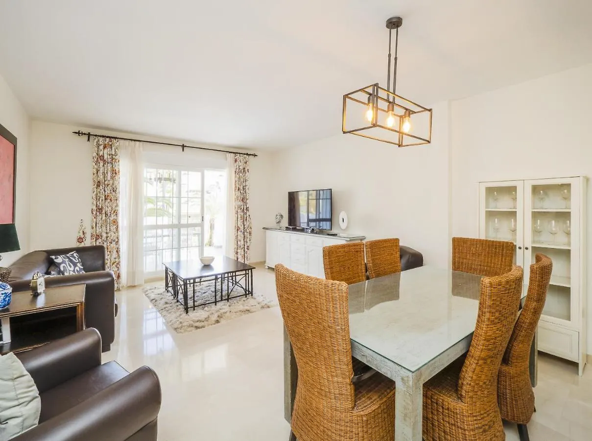 Cubo'S Firstline Marbella Luxury Apartment Parking