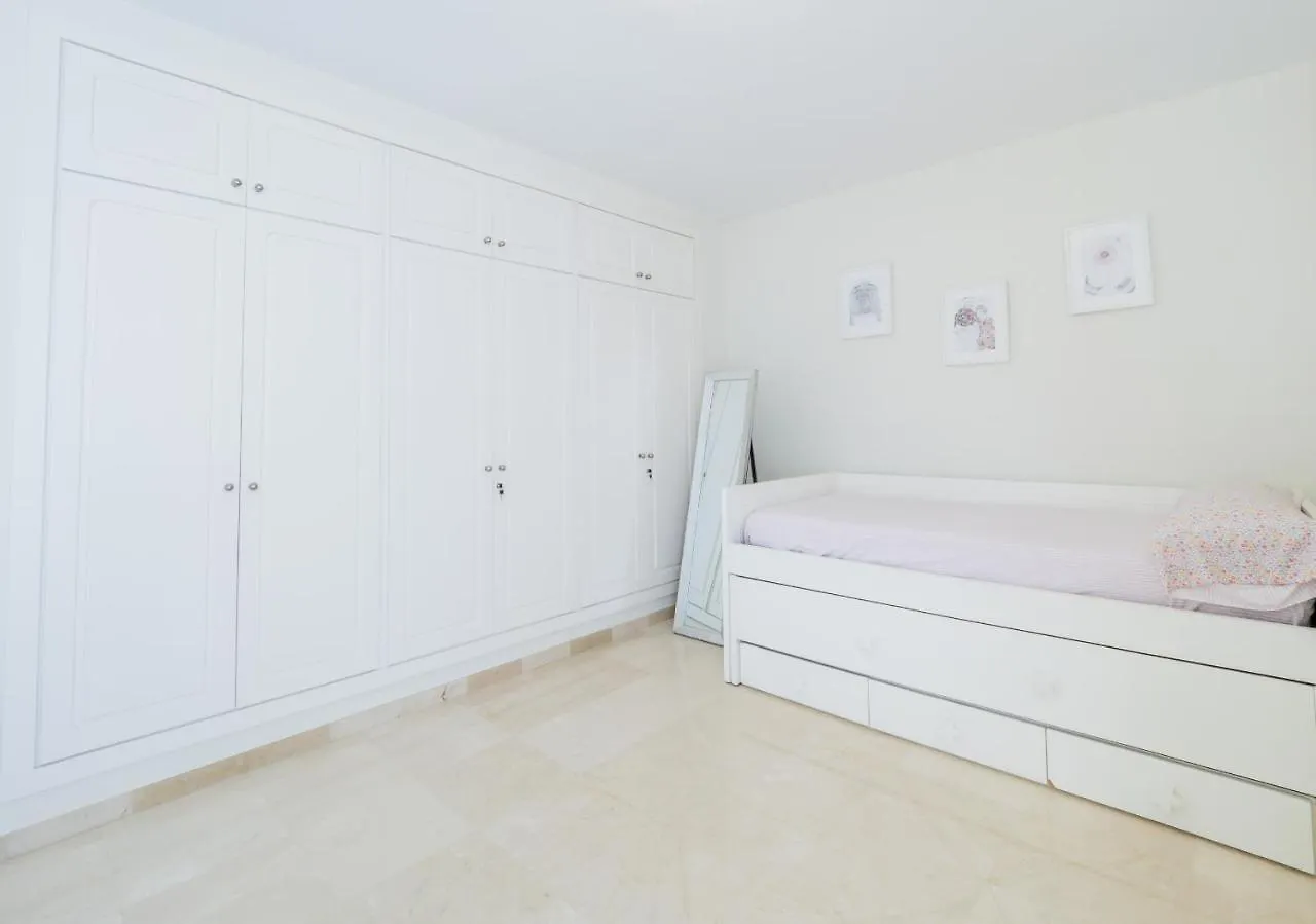 Cubo'S Firstline Marbella Luxury Apartment Parking