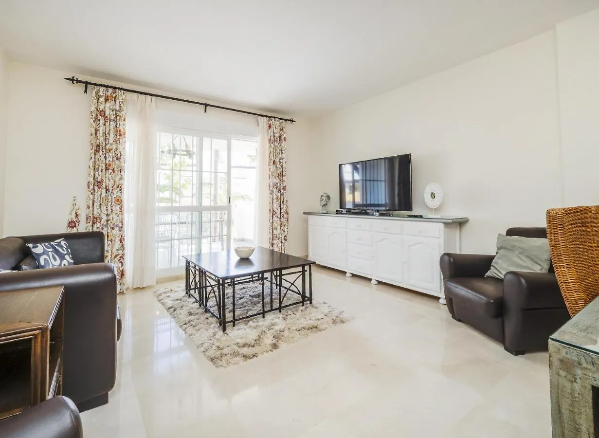 Cubo'S Firstline Marbella Luxury Apartment Parking