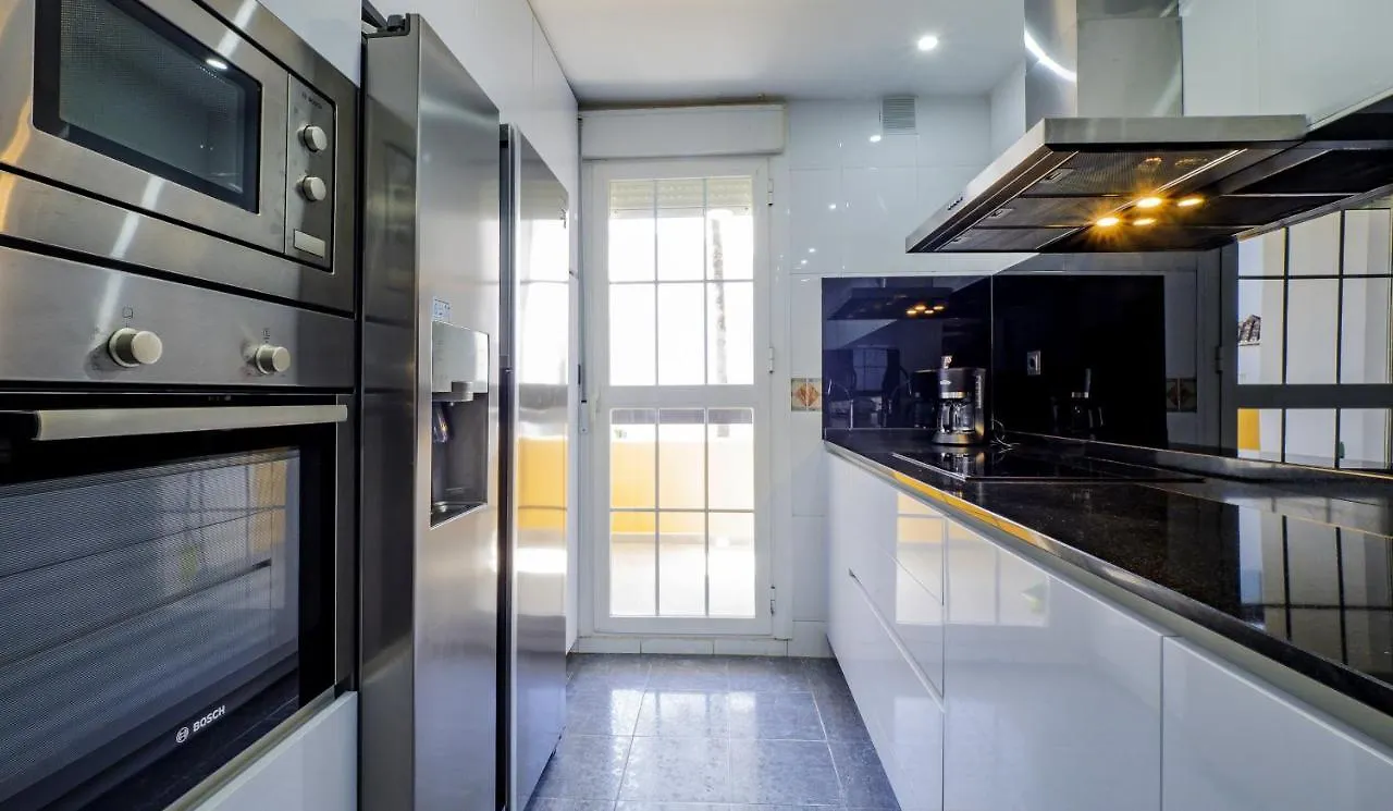 Cubo'S Firstline Marbella Luxury Apartment Parking
