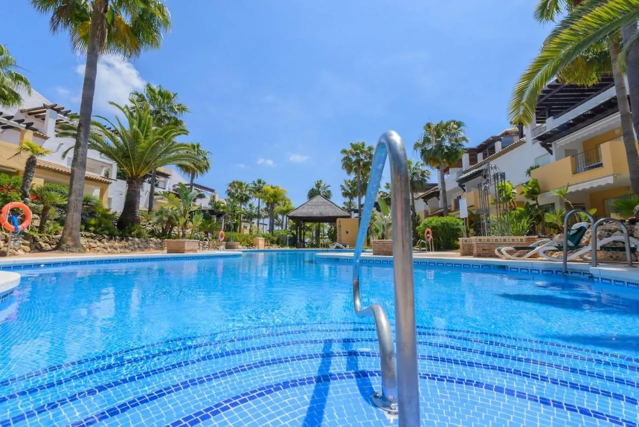 Cubo'S Firstline Marbella Luxury Apartment Parking
