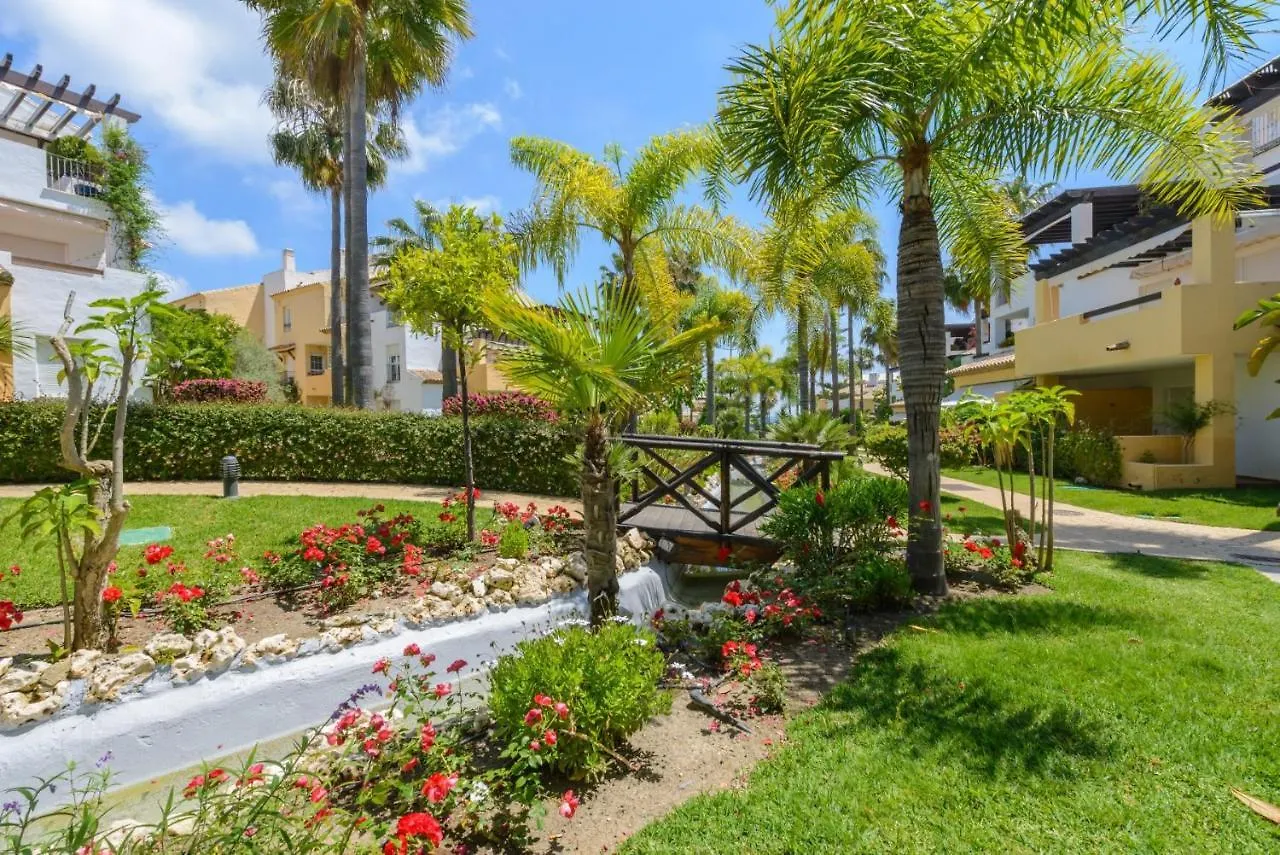 Cubo'S Firstline Marbella Luxury Apartment Parking