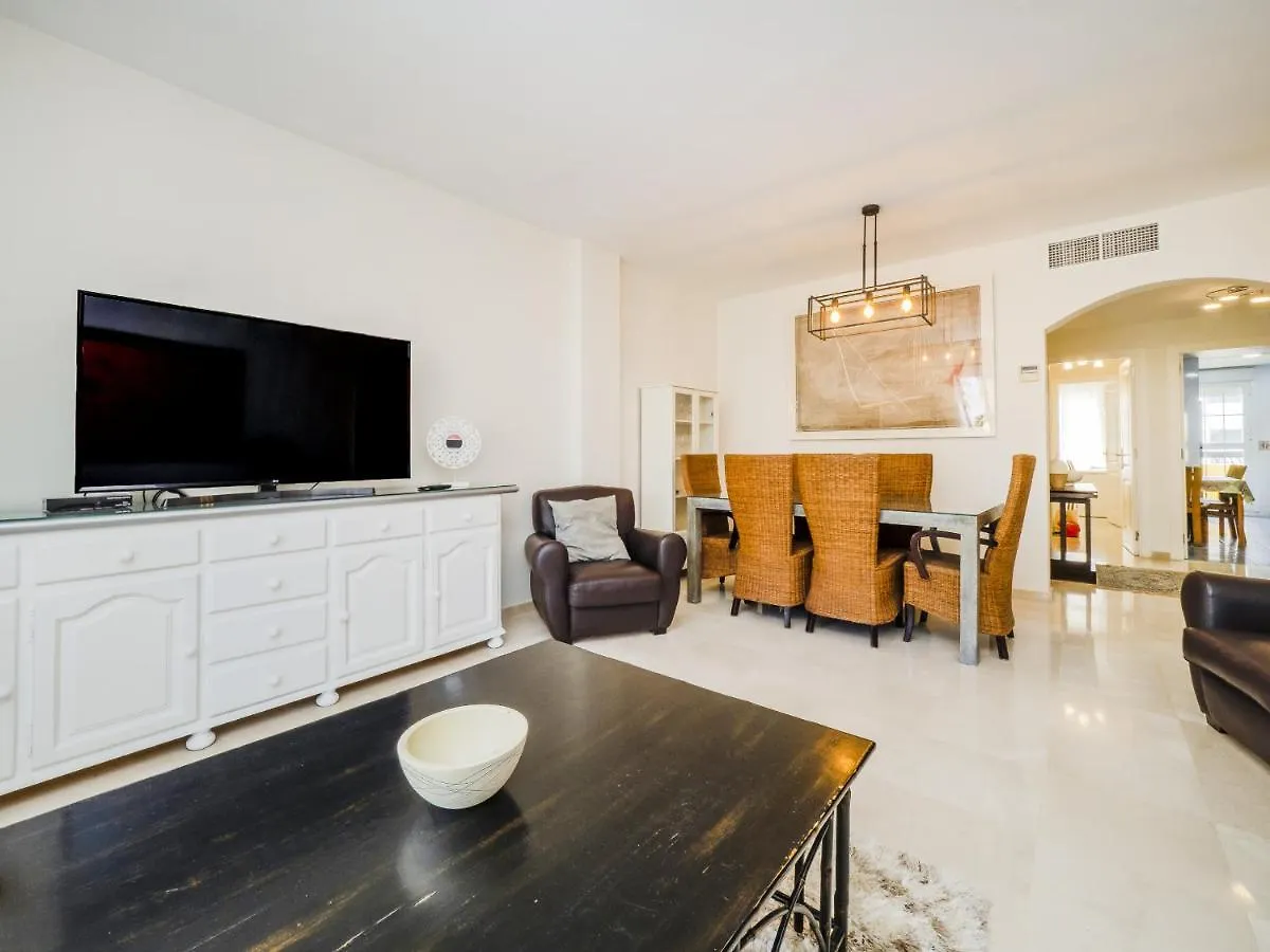 Cubo'S Firstline Marbella Luxury Apartment Parking