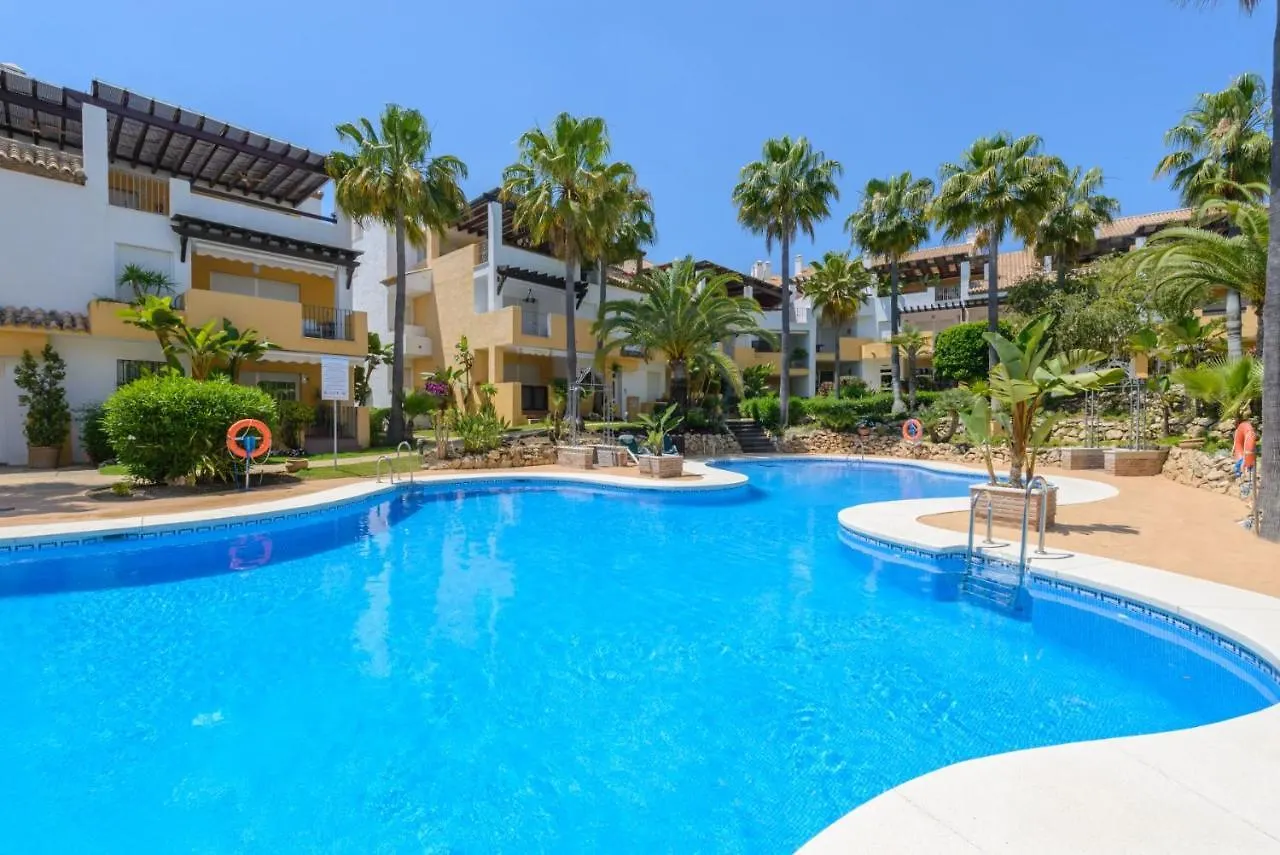 Cubo'S Firstline Marbella Luxury Apartment Parking